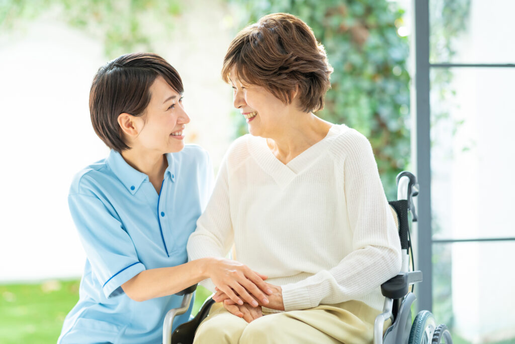 高齢者に好印象な話題とは？困ったときに使えるネタやポイントも解説