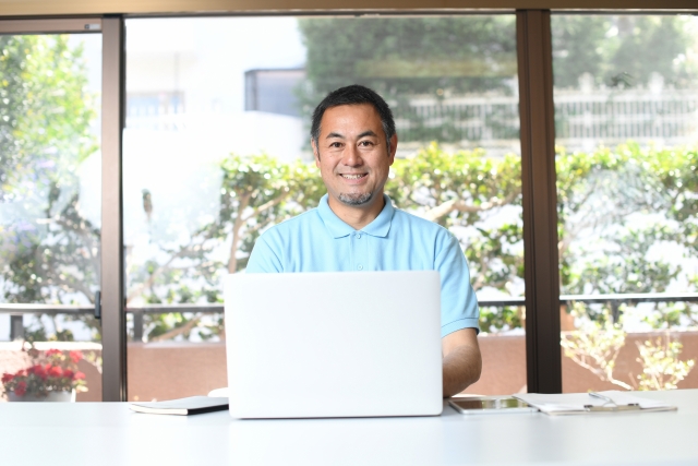 主任ケアマネとは？介護職員から目指すキャリアアップとなり方