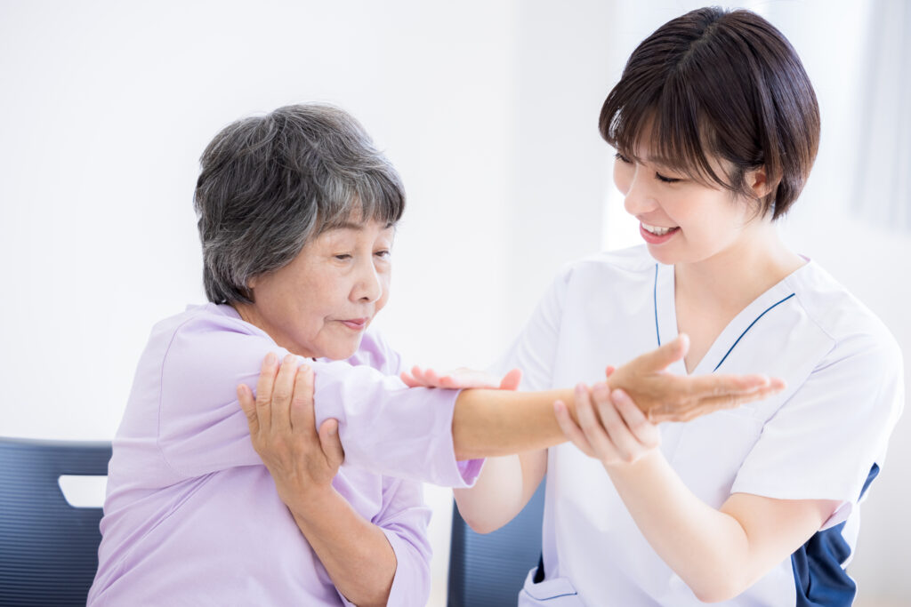 理学療法士とは？介護職からの転職が多い理由や社会人からなる方法を解説