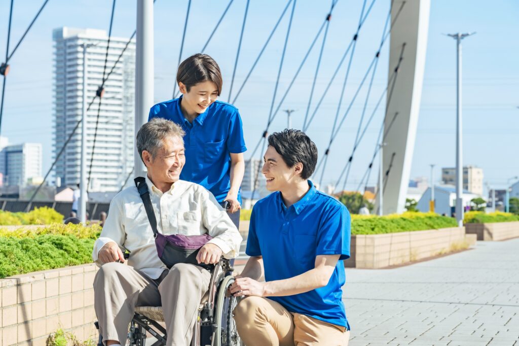 介護施設の外出レクおすすめ5選｜注意点と流れも解説