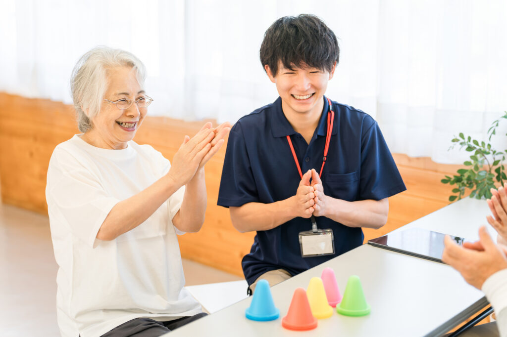 認知症を予防する取り組み事例3選！現場で実践できるコツとは